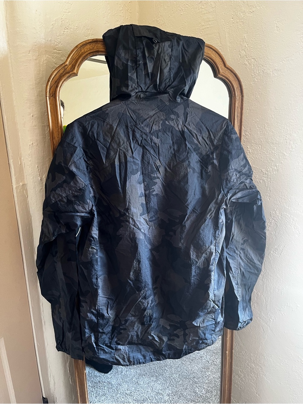 Patagonia Black/Charcoal Camo Hooded Windbreaker - Picture 4 of 4